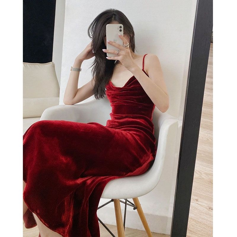 Đầm xòe nhung 2 dây cổ đổ