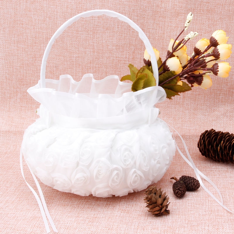 Giỏ đựng hoa hồng vải bố dùng trong tiệc cưới