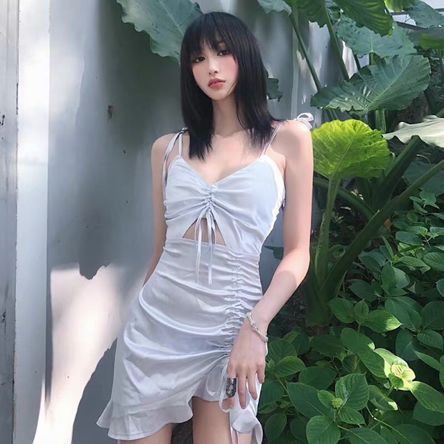 Đầm hai dây phi bóng