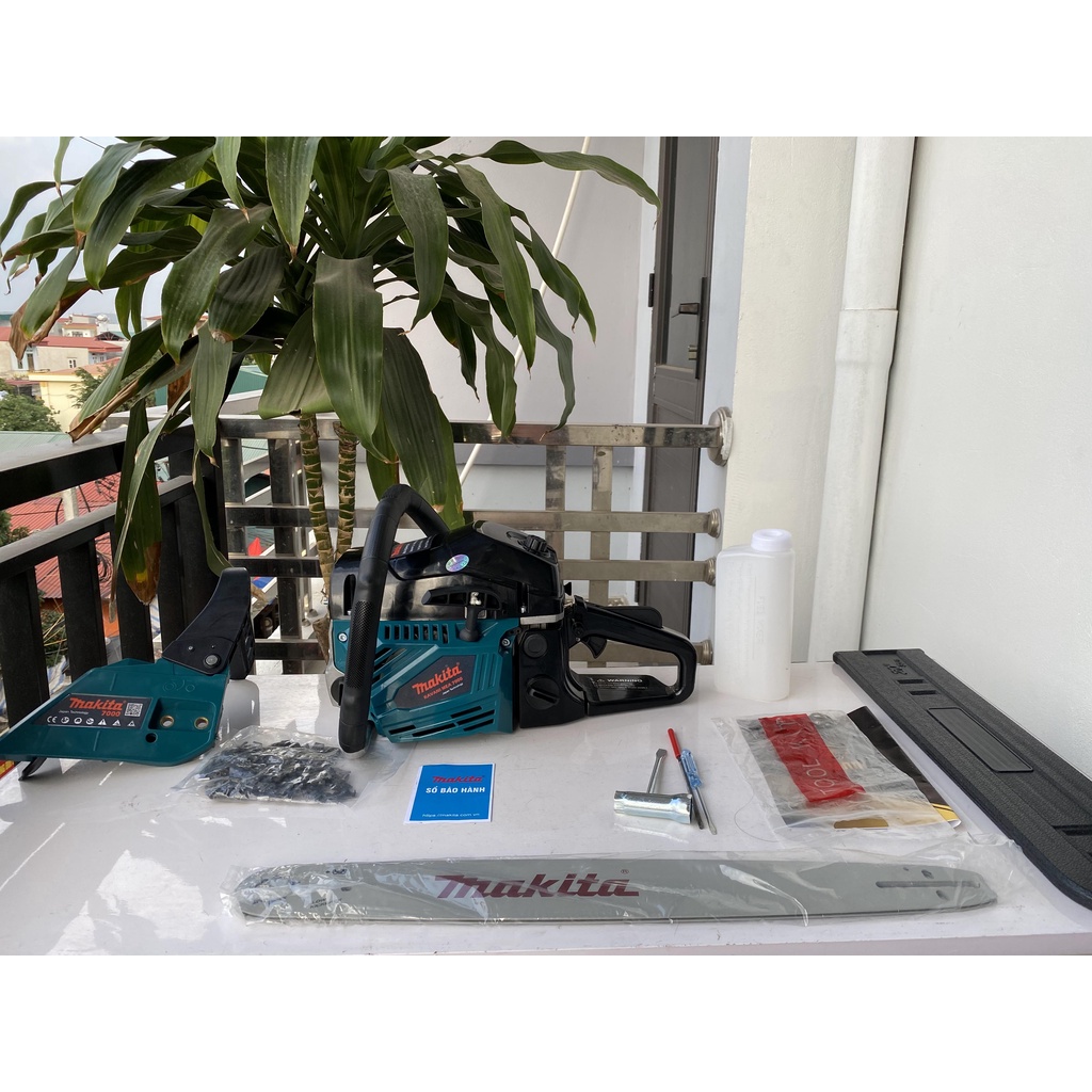 MÁY CƯA XÍCH CHẠY XĂNG MAKITA KAVANI 70CC