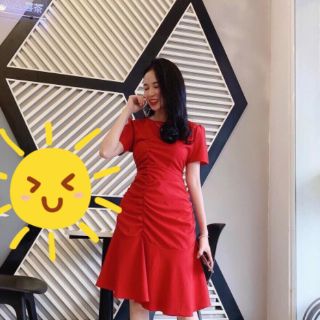 Đầm nhún thiết kế tay phồng