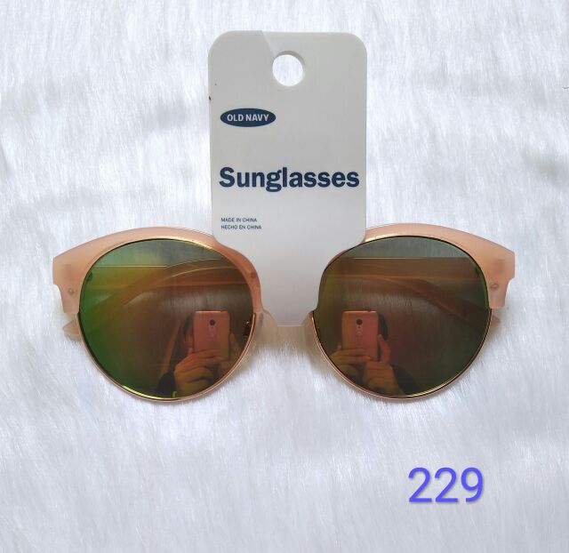 Kính Old Navy xước giảm còn 160k có mail mua hàng của web chính hãng