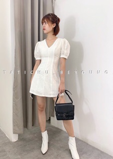 ĐẦM TRẮNG CỔ V CHIẾT EO