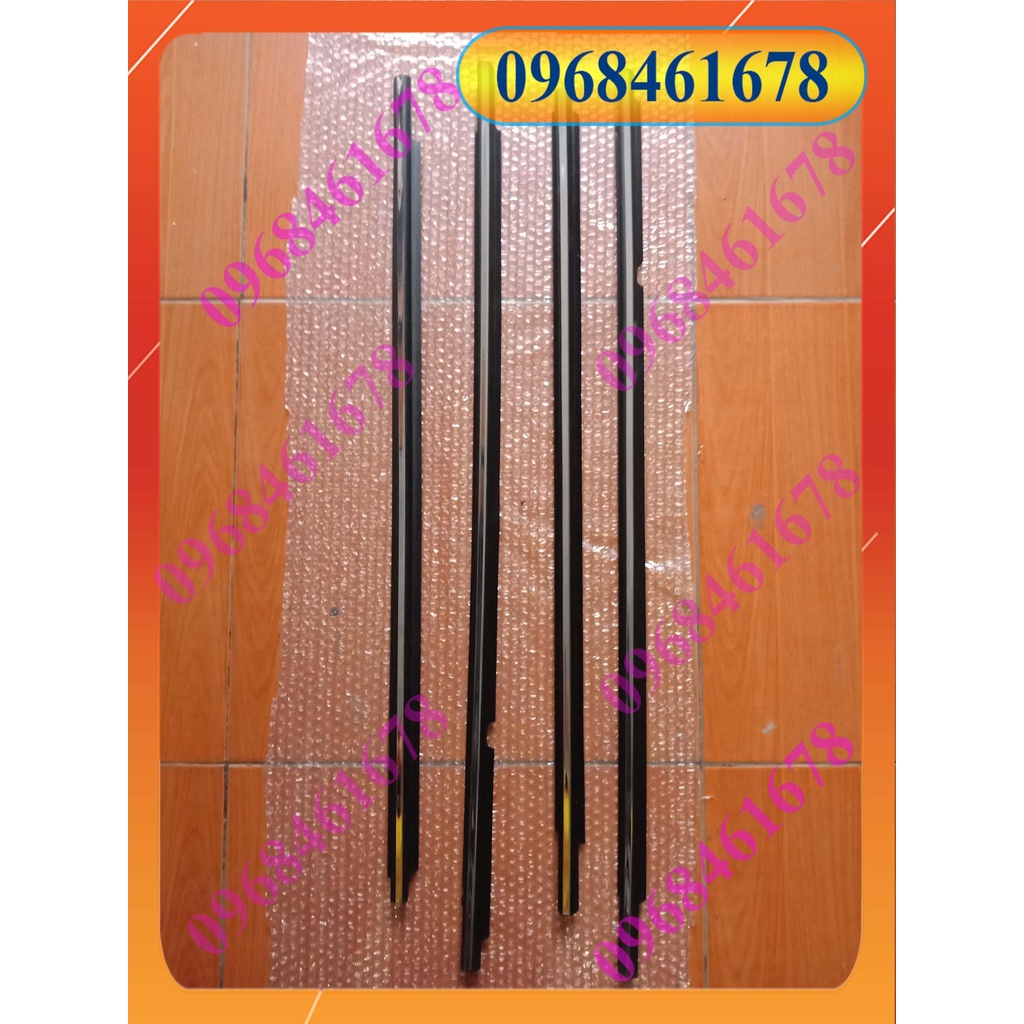 NẸP CHÂN KÍNH NGOÀI ALTIS 02-07, COROLLA J / Nẹp chân kính