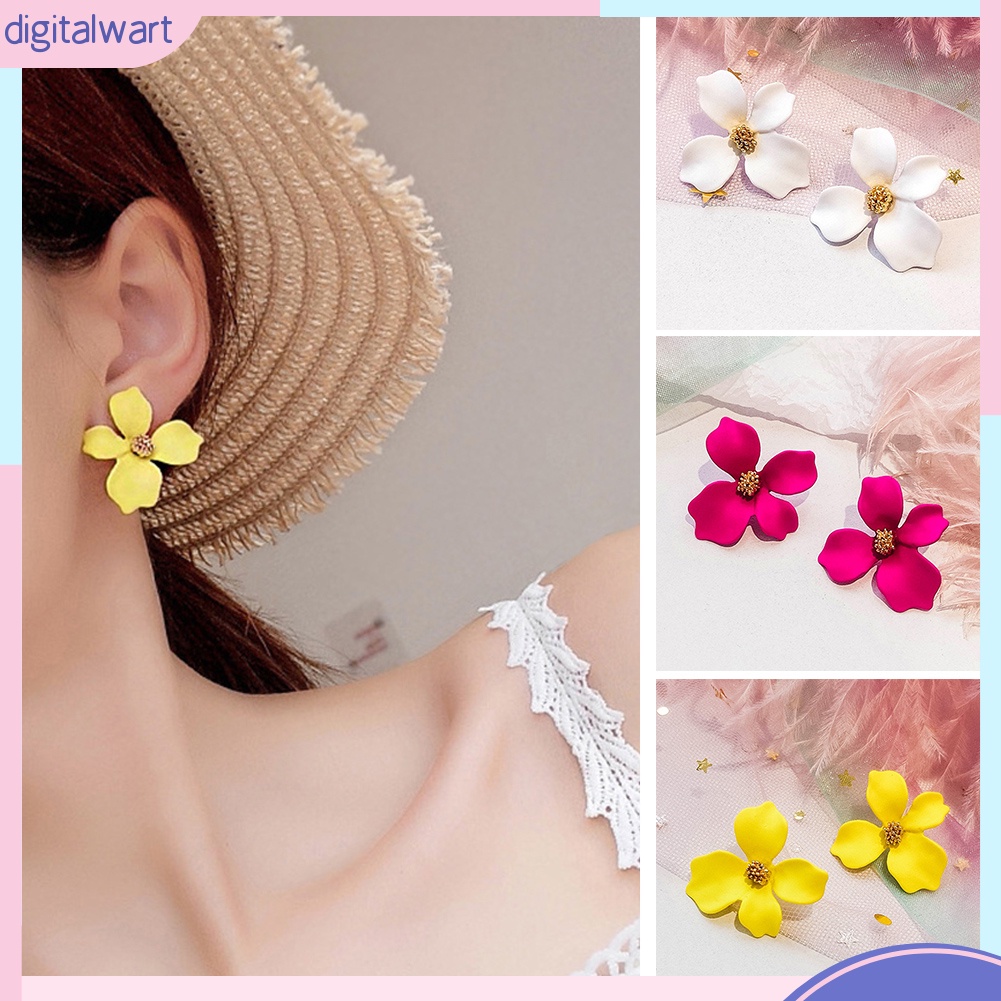 Đôi bông tai hình bông hoa xinh xắn cho nữ