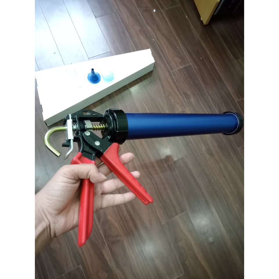 Súng bắn keo túi , súng băn keo xúc xích dạng nước 600ml. Kết hợp bắn keo lọ apolo đường keo dài, có chế độ tự ngắt