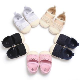 Đôi giày em bé xinh xắn thiết kế chống trượt tiện dụng