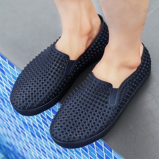 Giày crocs chống trơn chất lượng cao tiện dụng