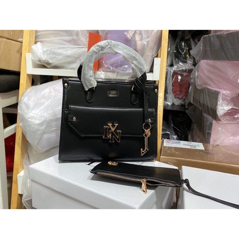 𝐓𝐮́𝐢 𝐭𝐚𝐲 𝐜𝐚̂̀𝐦 𝐋𝐲𝐧 𝐅𝐈𝐍𝐄𝐍𝐄𝐒𝐒