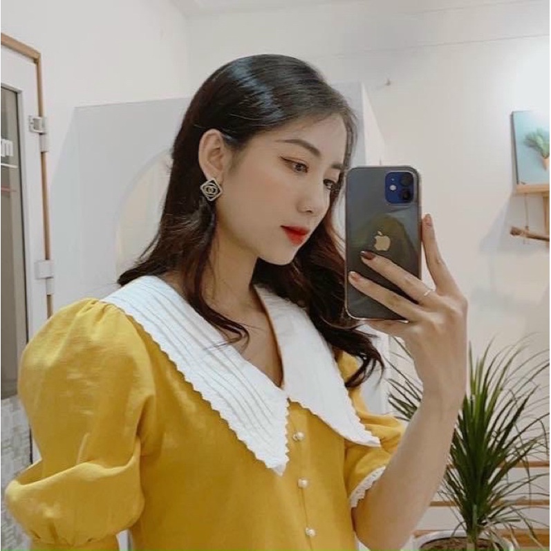 Đầm suông vàng phối trắng viền ren