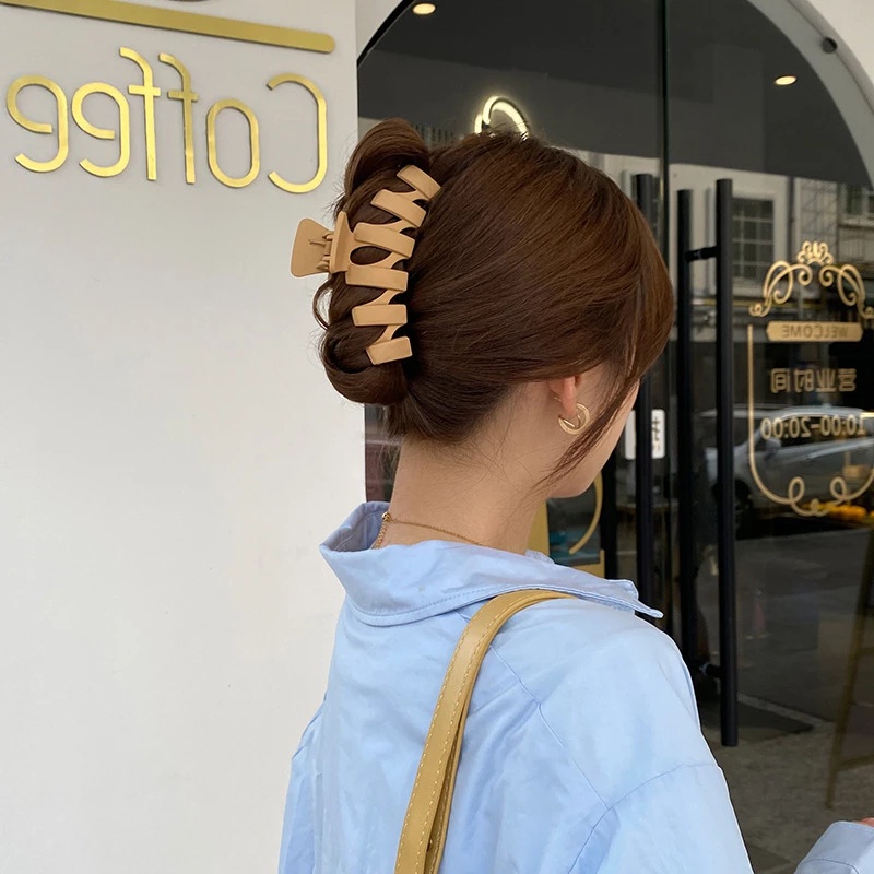 Women Korean INS Style Geometric Hollow Shark Grappling Clips / Girls Fashion Big Hair Claw