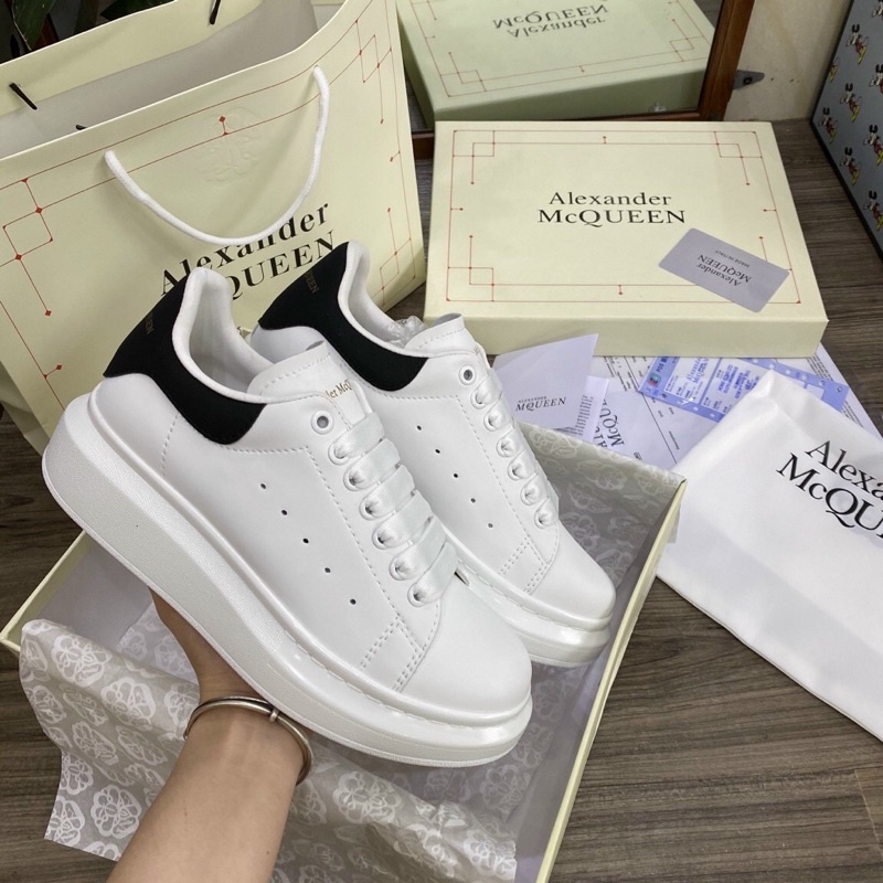 Full box+bill🍀🍀🌺(Giày M.C Q.e.e.n gót đen hàng rep)Giày thể thao nam nữ tăng chiều cao full size