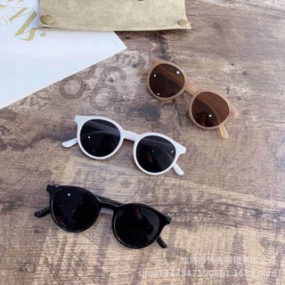 Kính râm ULZZANG đi biển