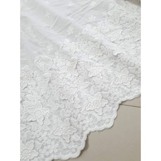 vải thô thêu 2 biên hoa trắng 3d