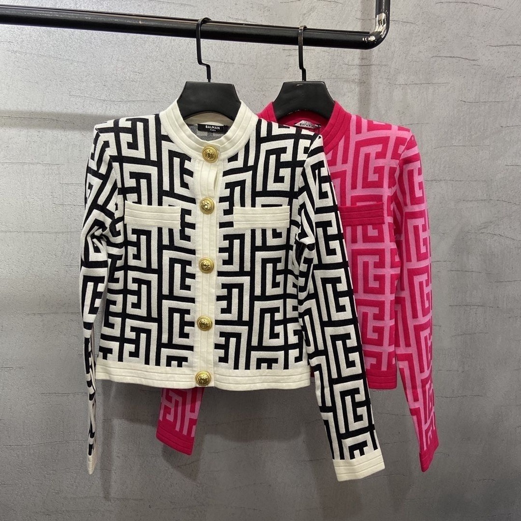 Áo dệt kim hoa văn 3d 2022 mùa thu đông tay dài đính khóa kim loại thời trang nữ