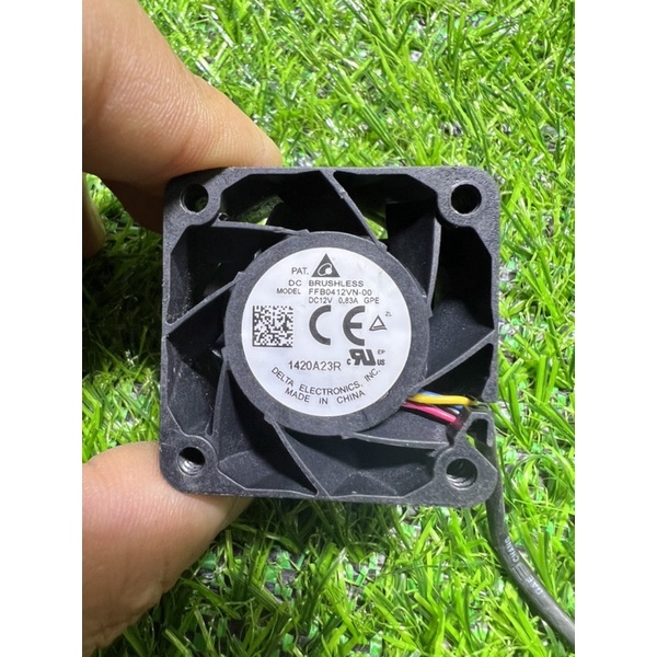 Quạt brushless 12VDC 4x4x2,8cm