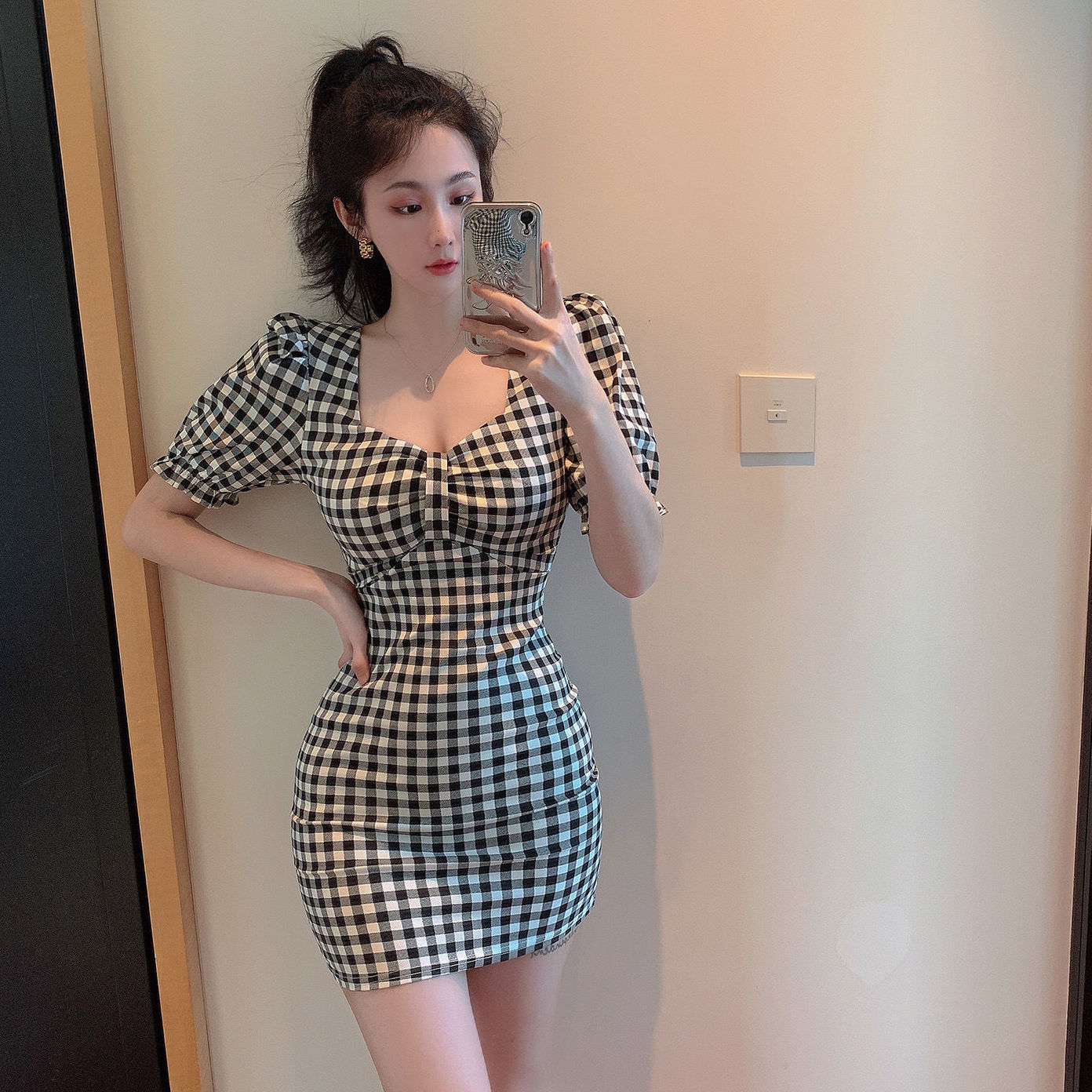 [L&Q]      Plaid summer dress 2021 new style Korean temperament waist slim and thin V-neck puff sleeve short skirt