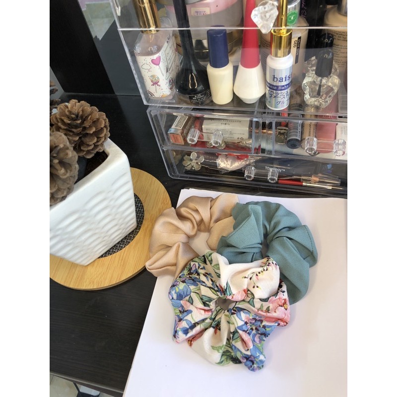chun buộc tóc scrunchies