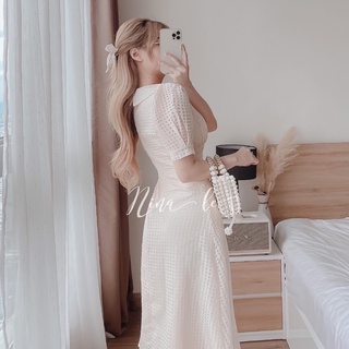 Đầm cổ sen tay ngắn nút bọc