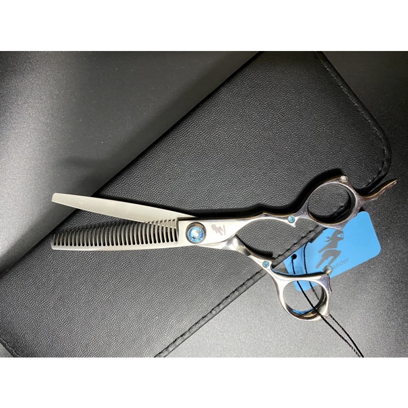 Tặng lược kéo cắt tóc nhật cao cấp frelende 6.0