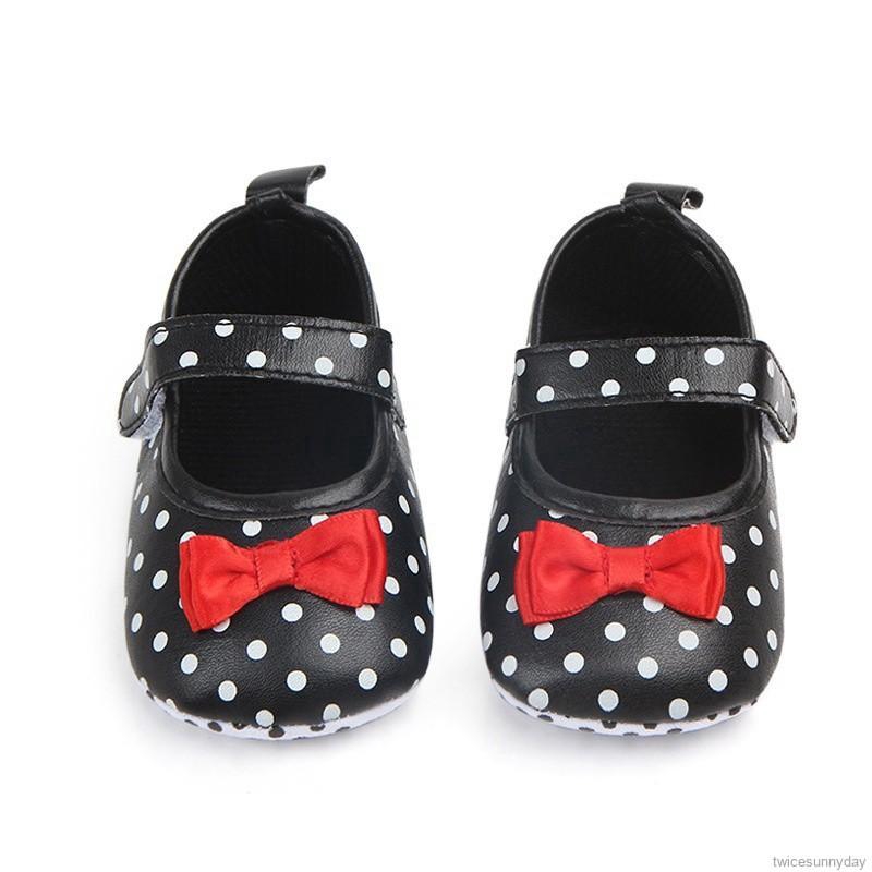 Giày Đế Mềm Chống Trượt Họa Tiết Chấm Bi Xinh Xắn Cho Bé Gái