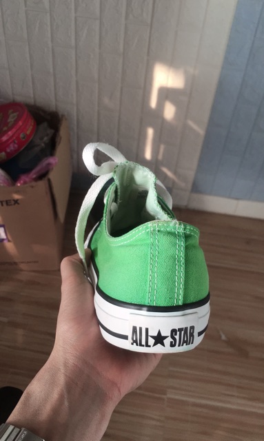 Giày convers cổ thấp, màu xanh lá. size 36,5. Hàng real full box túi vải convers đi kèm.