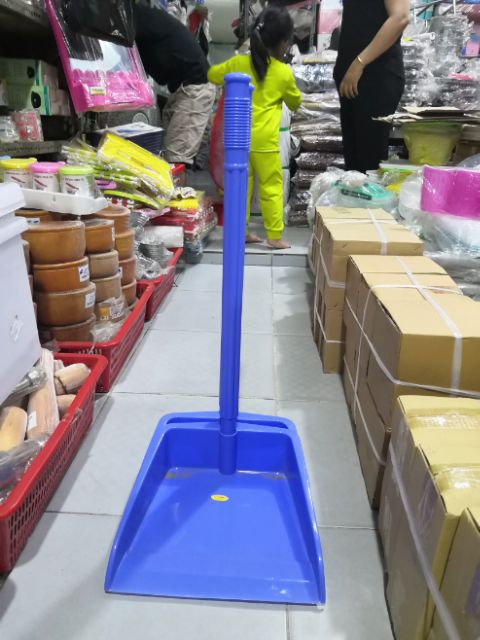 Ki hốt rác cán dài