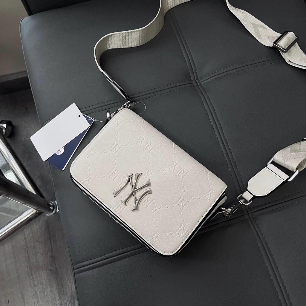 ✅  TÚI DA MLB MONOGRAM DIAMOND EMBO MINI CROSSBODY BAG NEW YORK YANKEES WHITE 3ACRS041N-50CRS | CHUẨN 1:1