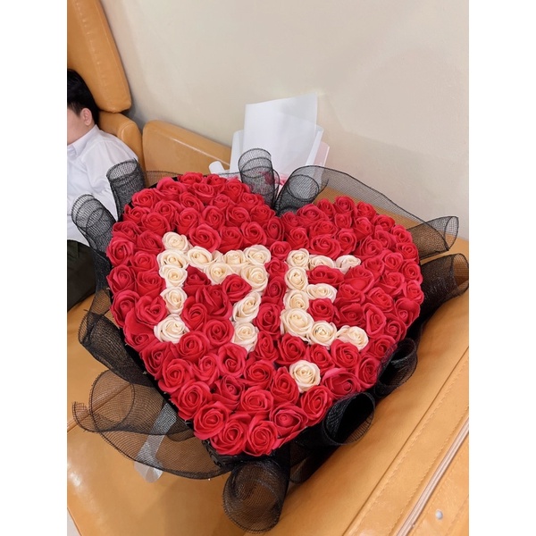 Bó hoa sáp 100 bông ghép chữ mẹ theo yêu cầu