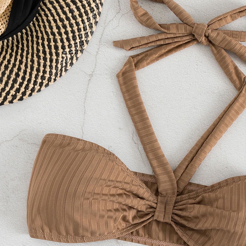 Bikini nâu rút giữa ngực