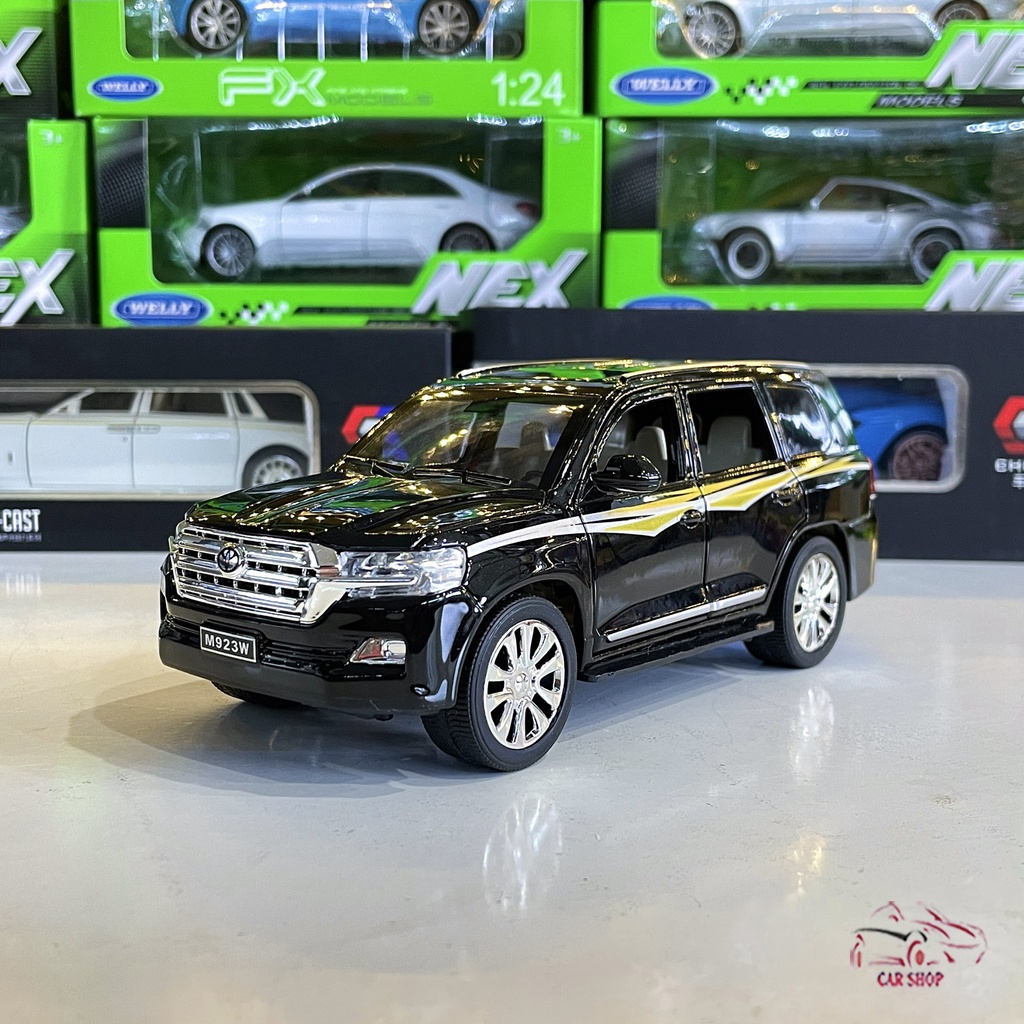 Xe mô hình hợp kim Toyota Landcruiser V8 tỉ lệ 1:24 hãng XLG màu đen