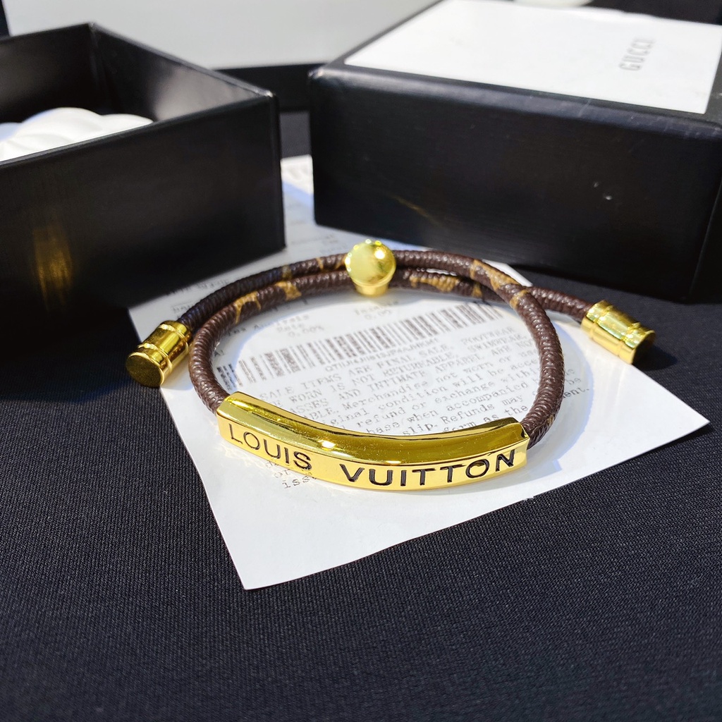 Vòng tay nữ da móc khoá và logo thương hiệu titan không hoen gỉ Ròm House lắc tay trang sức thời trang đẹp sang chảnh