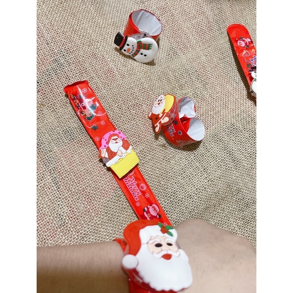 Đồng hồ- vòng tay đồ chơi ông già noel có đèn nhấp nháy cho bé