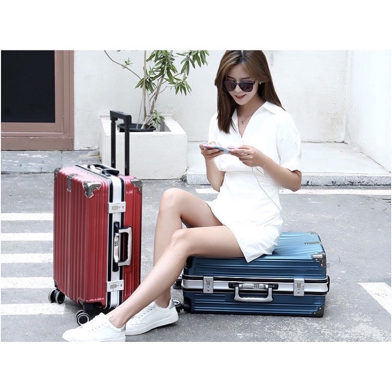 Vali Có Cổng Sạc USB Bên ngoài - Khoá Kép Chống Chộm - Khung Nhôm Chống Móp Méo - Chống Chày Xước Cao Cấp