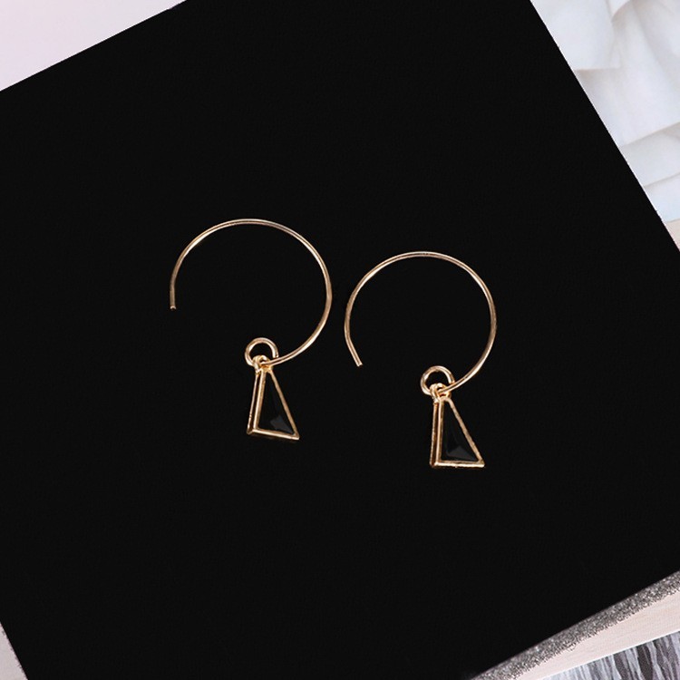 Đôi bông tai dạng móc họa tiết hình tam giác kiểu dáng thanh lịch cho nữ | BigBuy360 - bigbuy360.vn