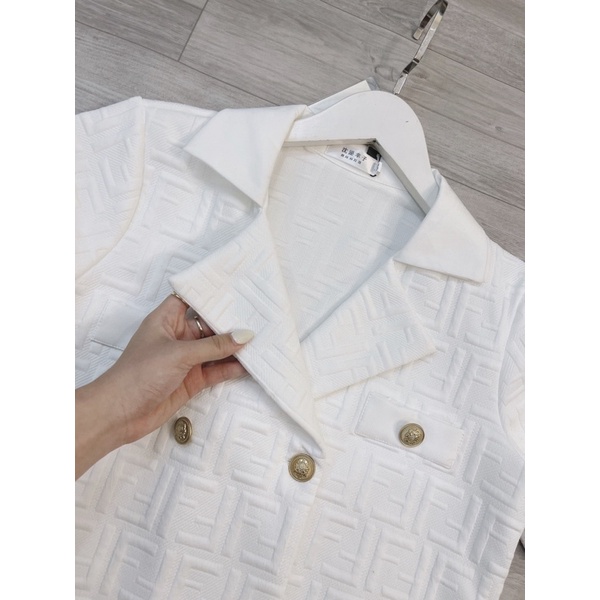 Set áo cổ vest cúc đồng dập nổi mix quần nhung suông