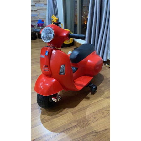 Xe máy điện vespa cho bé nhẵm chân ga Q518