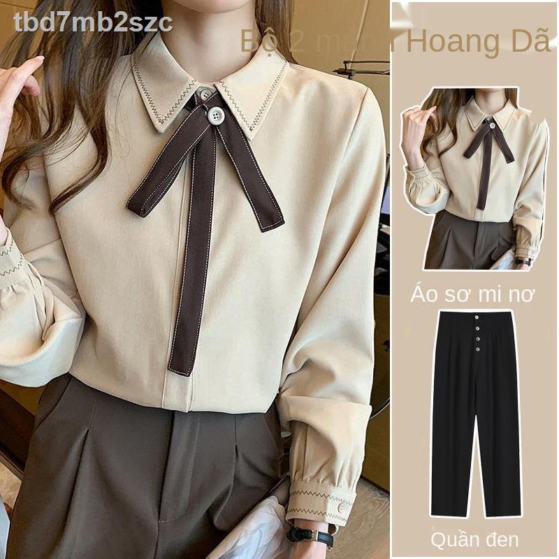 ✔℡Bộ đồ mùa thu phụ nữ 2021 kiểu Pháp mới áo sơ mi nơ trên đầu + quần âu kết hợp tất cả các bộ đồ thời trang