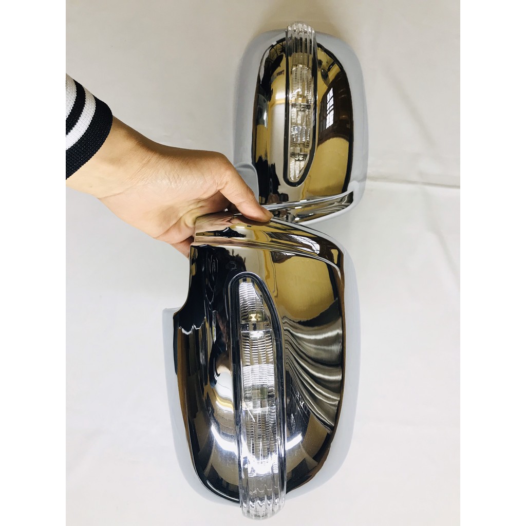 Ốp gương chiếu hậu Toyota Innova 2009-2015 loại có đèn xi nhan