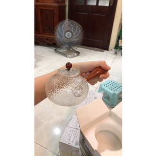 Ấm thuỷ tinh sần cán gỗ 350ml
