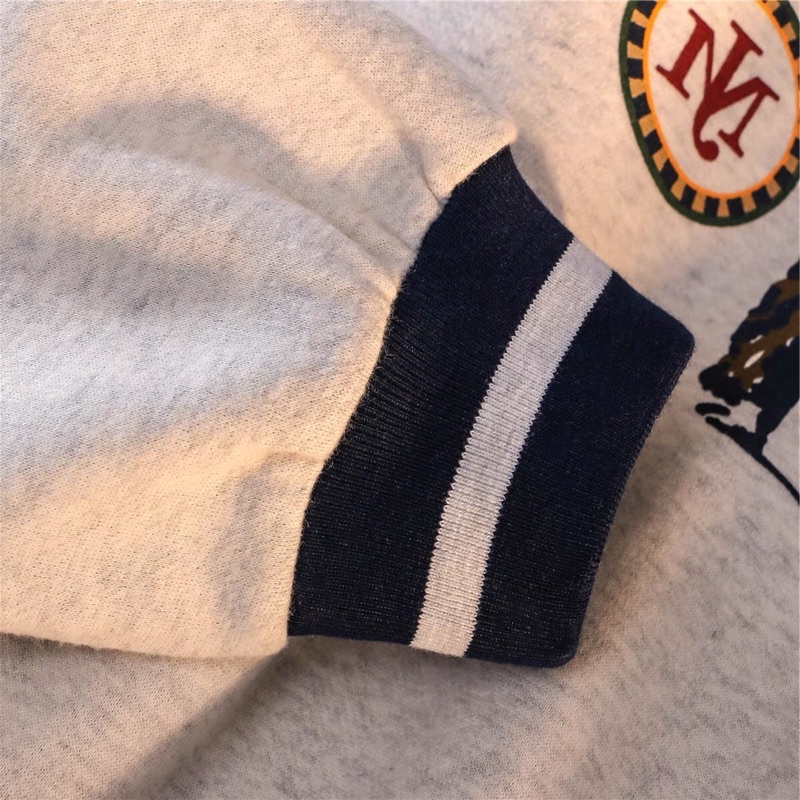 Áo sweater xám hình