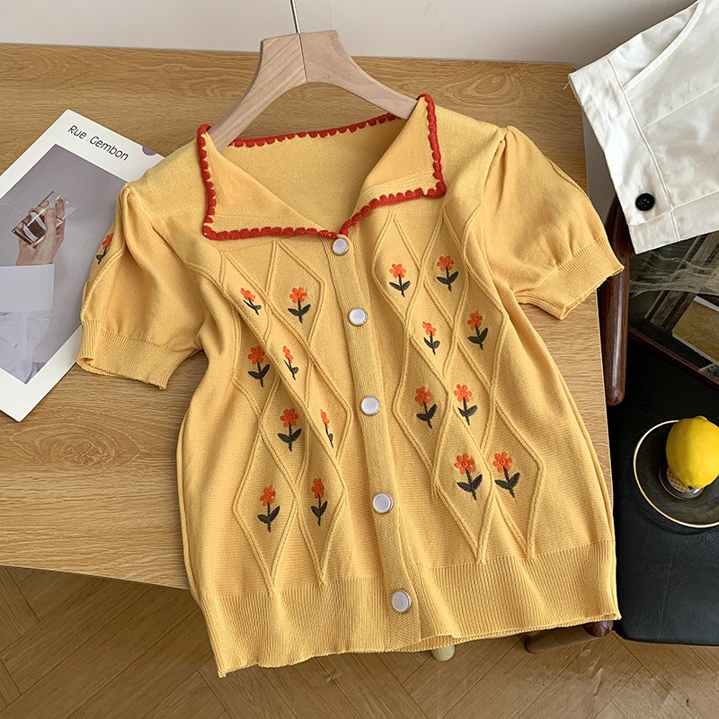 Áo Thun Ngắn Tay Dáng Rộng In Hoa Xinh Xắn