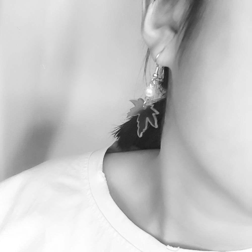 Khuyên Tai Hình Lá Phong Tối Giản Sang Trọng