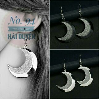 Khuyên tai hình trăng khuyết dáng dài