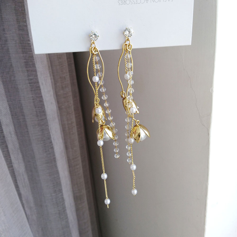 Khuyên tai dáng dài phối ngọc trai giả sành điệu