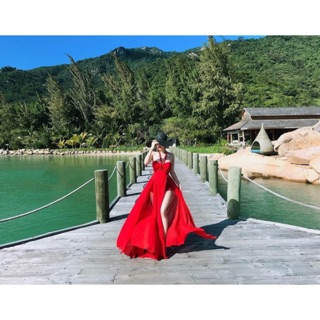 Đầm maxi đỏ xẻ tà, thiết kế bím đỏ sang trọng