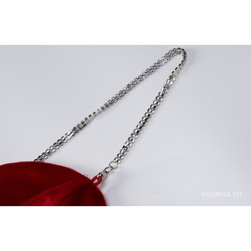 Đầm không tay thiết kế cổ chữ V khoét sâu gợi cảm quyến rũ