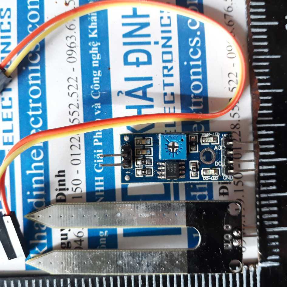 module đo độ ẩm trong đất, đầu dò + mạch chuyển đổi, áp:3.3-5V, OUTPUT 4P: DO, AO kde2152