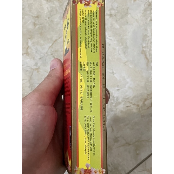 Dầu gió Hồng Hoa Hiệu cây búa Malaysia  32ml