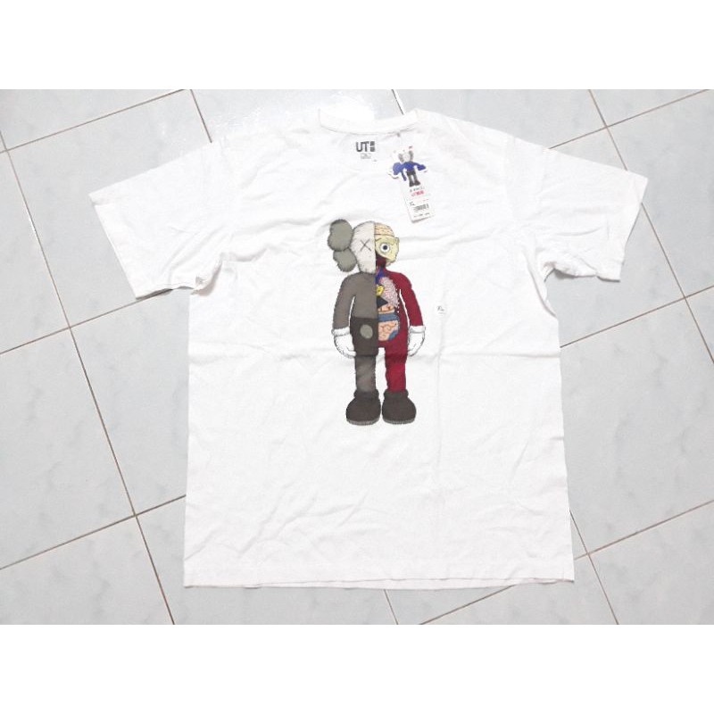 🌹🌿❤ Áo thun Kaws Uniqlo